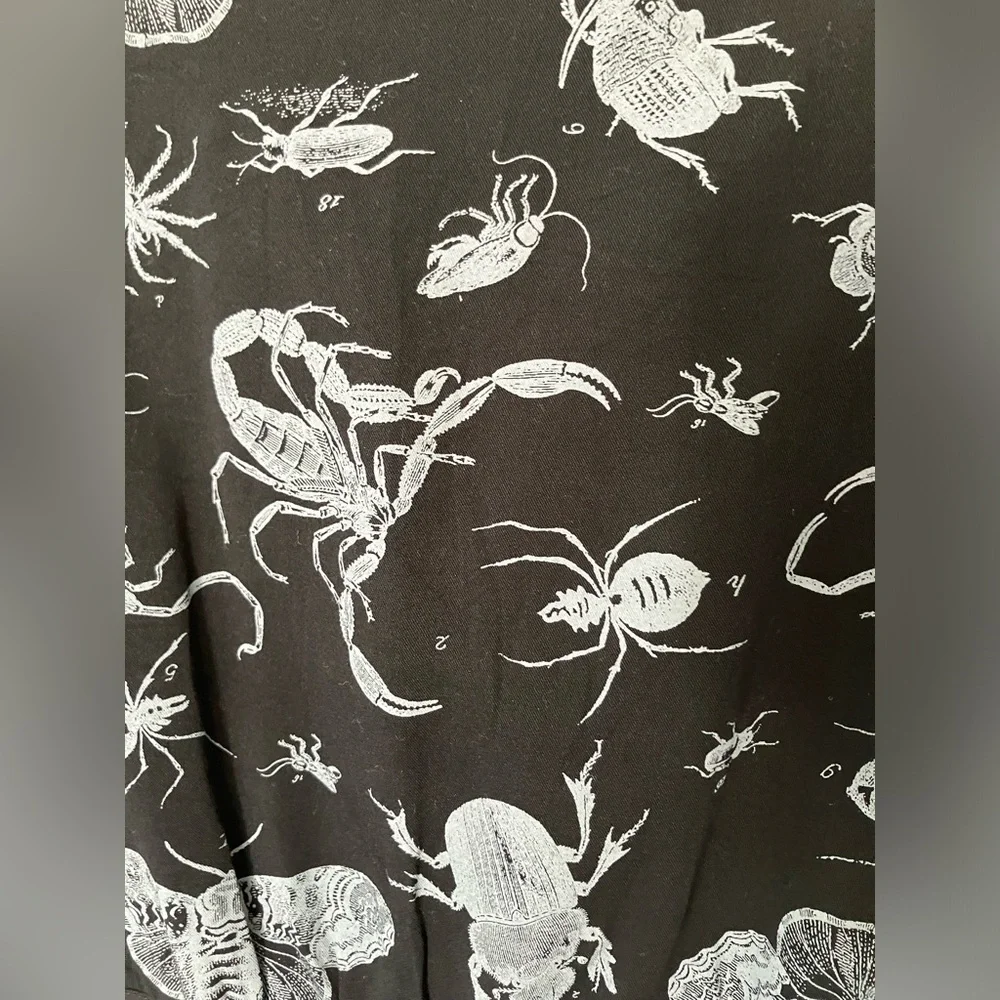 Disturbia Parasite bugs printed cropped button up shirt - Picture 6 of 13